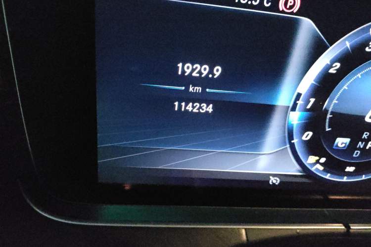 Used Mercedes-Benz E-Class 2019 E 200 L Sport Edition Odometer Close Up