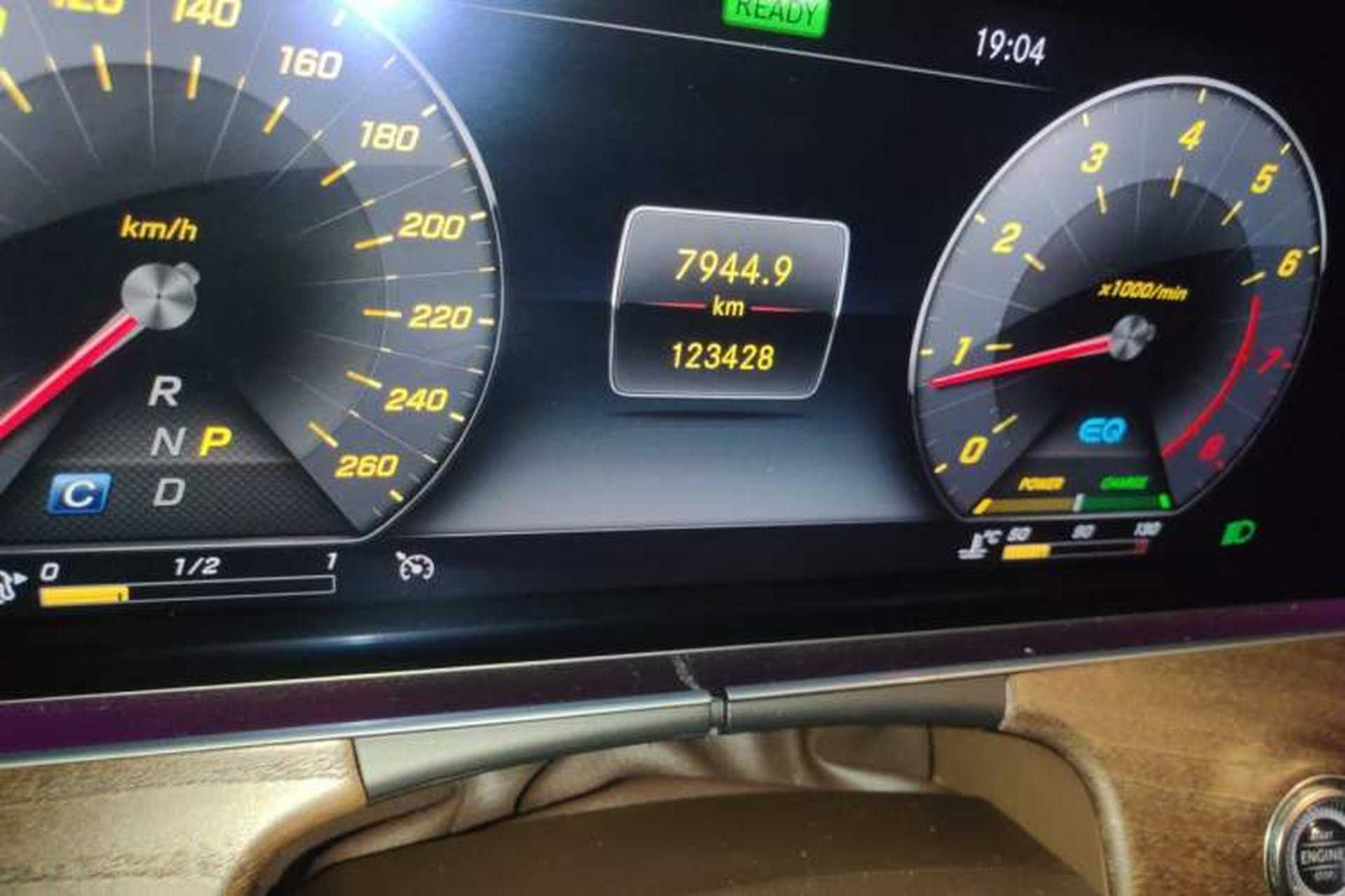 Used Mercedes-Benz E-Class 2019 E 260 L Odometer Close Up