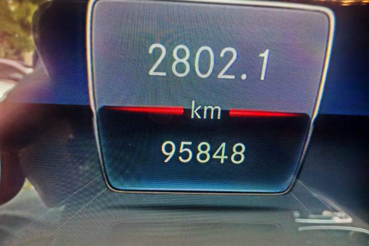 Used Mercedes-Benz E-Class 2019 E 260 L Sport Edition Odometer Close Up