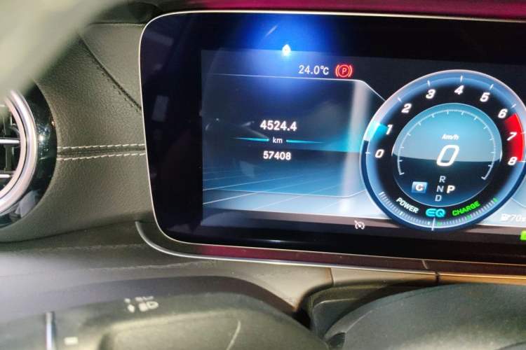 Used Mercedes-Benz E-Class 2019 E 260 L Sport 4MATIC Odometer Close Up