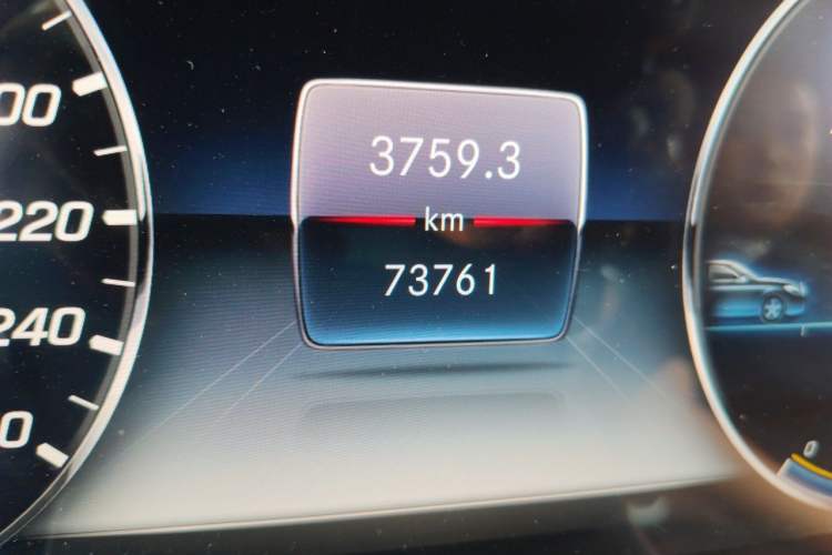 Used Mercedes-Benz E-Class 2019 E 200 L Sport 4MATIC Odometer Close Up