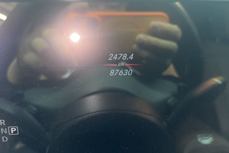 Used Mercedes-Benz E-Class 2019 E 200 L Odometer Close Up
