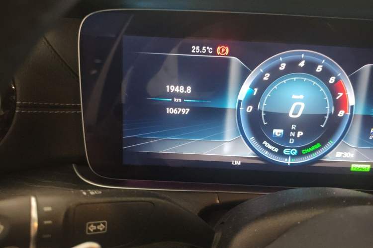 Used Mercedes-Benz E-Class 2019 E 260 L Sport Edition Odometer Close Up