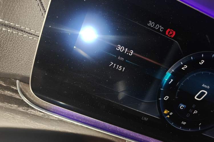 Used Mercedes-Benz E-Class 2019 Restyled E 300 L Sporty and Stylish Edition Odometer Close Up