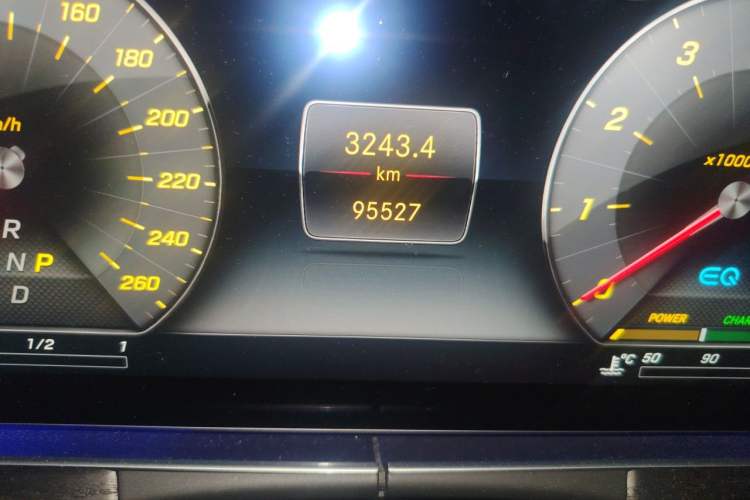 Used Mercedes-Benz E-Class 2019 E 260 L Sport 4MATIC Odometer Close Up
