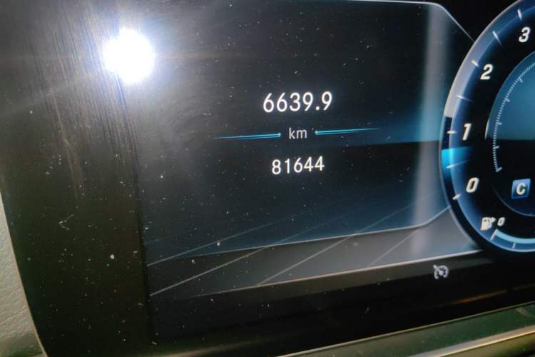 Used Mercedes-Benz E-Class 2019 E 200 L Sport 4MATIC Odometer Close Up