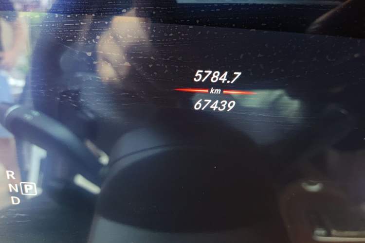 Used Mercedes-Benz E-Class 2019 Restyled E 300 L Luxury Edition Odometer Close Up