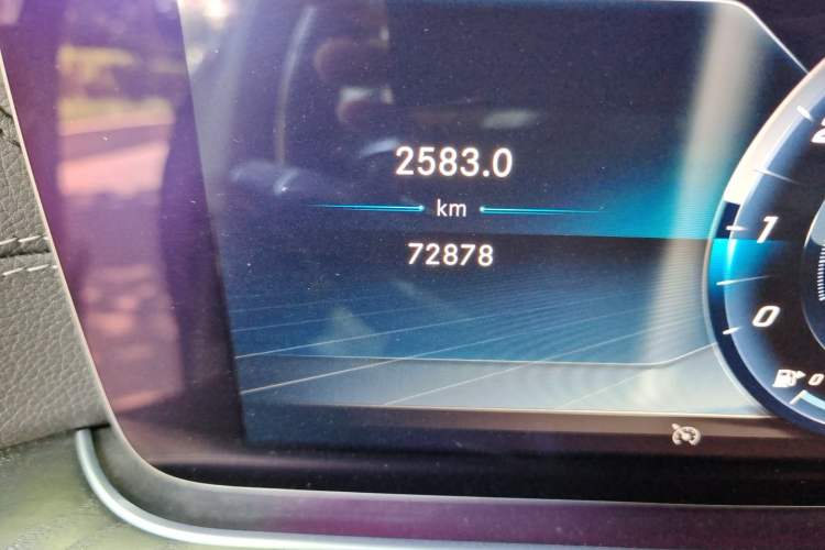 Used Mercedes-Benz E-Class 2019 E 300 L Sport Luxury Edition Odometer Close Up