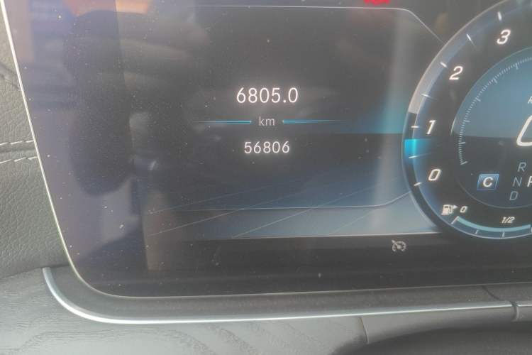 Used Mercedes-Benz E-Class 2019 E 200 Coupe Odometer Close Up