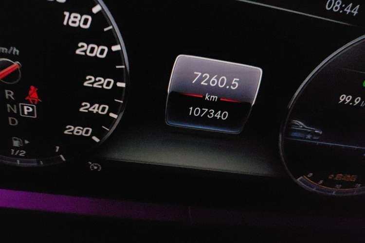 Used Mercedes-Benz E-Class 2019 E 260 L Sport Edition Odometer Close Up