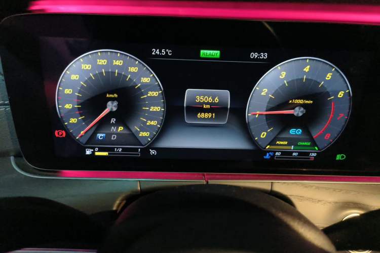 Used Mercedes-Benz E-Class 2019 E 260 L Sport Edition Odometer Close Up