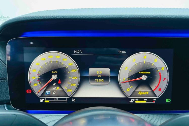 Used Mercedes-Benz E-Class 2019 E 200 L Sport Edition Odometer Close Up