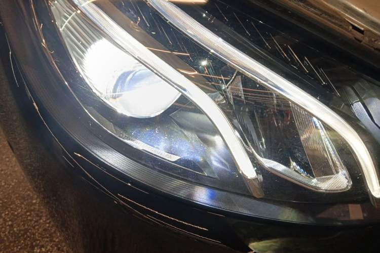 Used Mercedes-Benz E-Class 2019 Restyled E 300 L Sport Luxury Edition Right Front Headlight