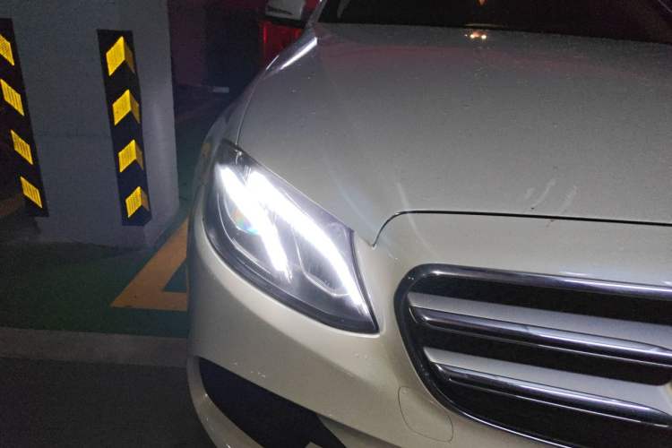 Used Mercedes-Benz E-Class 2019 Restyled E 300 L Sport Luxury Edition Right Front Headlight