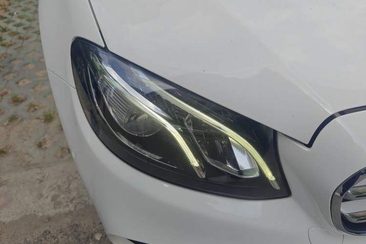Used Mercedes-Benz E-Class 2019 E 300 L Sporty and Stylish Model Right Front Headlight