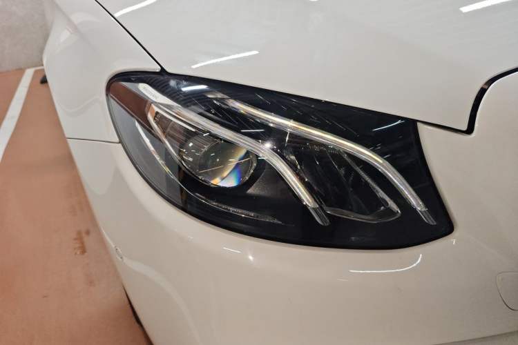 Used Mercedes-Benz E-Class 2019 E 300 L Sporty and Stylish Model Right Front Headlight