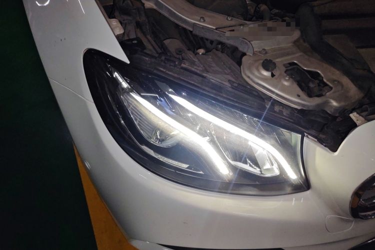 Used Mercedes-Benz E-Class 2019 E 300 L Sporty and Stylish Model Right Front Headlight