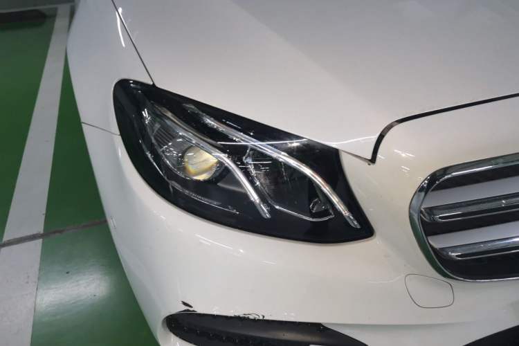 Used Mercedes-Benz E-Class 2019 E 300 L Sporty and Stylish Model Right Front Headlight