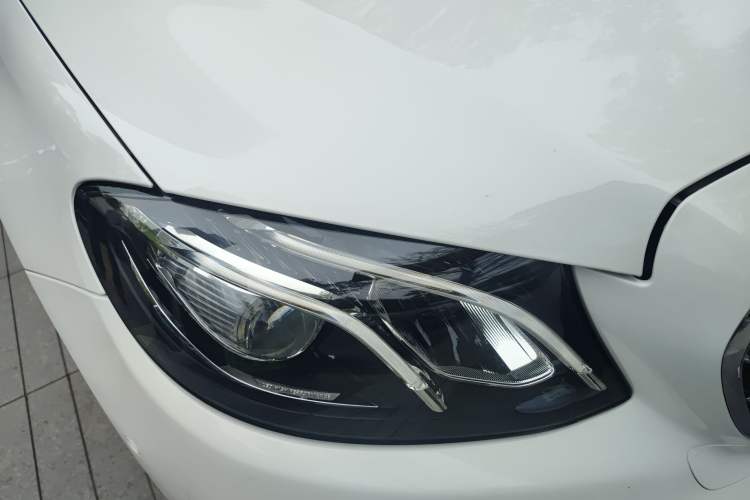 Used Mercedes-Benz E-Class 2019 E 260 Sport Edition Right Front Headlight