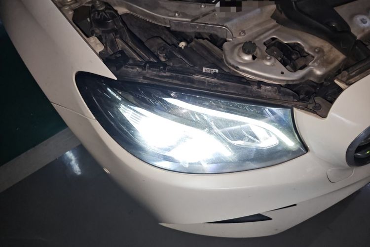 Used Mercedes-Benz E-Class 2019 E 200 Sport Edition Right Front Headlight