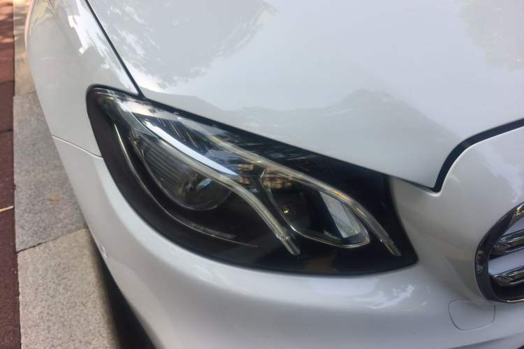 Used Mercedes-Benz E-Class 2019 E 300 L Sport Luxury Edition Right Front Headlight