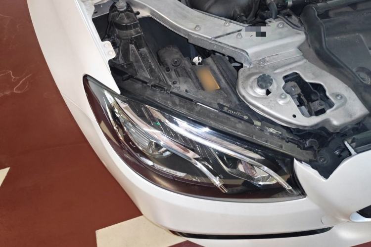 Used Mercedes-Benz E-Class 2019 Restyled E 300 L Sport Luxury Edition Right Front Headlight