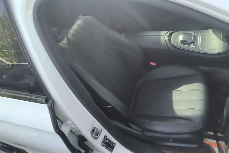 Used Mercedes-Benz E-Class 2019 E 260 Sport Edition Right Front Seat