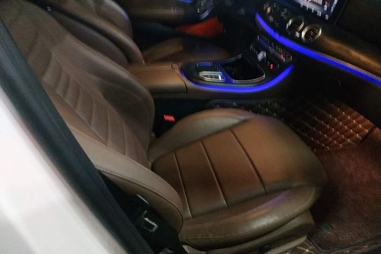 Used Mercedes-Benz E-Class 2019 Restyled E 300 L Sport Luxury Edition Right Front Seat