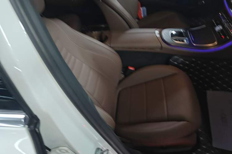 Used Mercedes-Benz E-Class 2019 Restyled E 300 L Sport Luxury Edition Right Front Seat