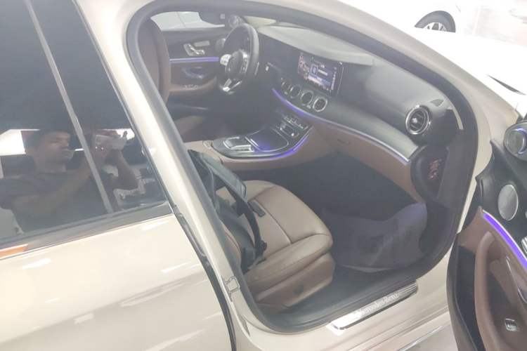 Used Mercedes-Benz E-Class 2019 Restyled E 300 L Sport Luxury Edition Right Front Seat