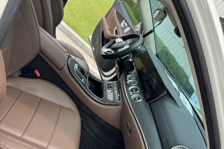 Used Mercedes-Benz E-Class 2019 Restyled E 300 L Sporty and Stylish Edition Right Front Seat