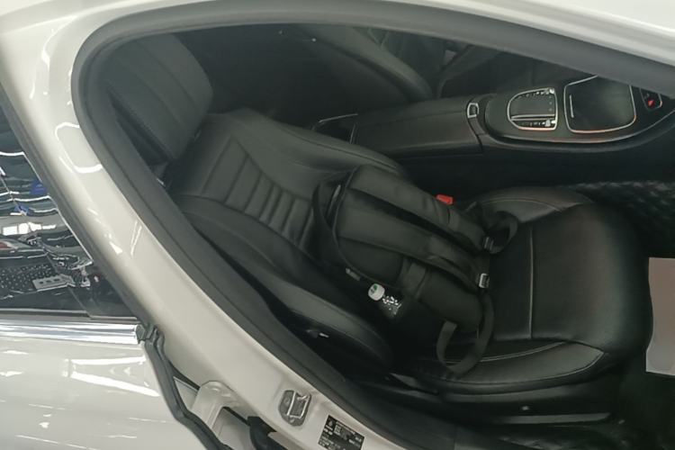 Used Mercedes-Benz E-Class 2019 E 300 L Sporty and Stylish Model Right Front Seat