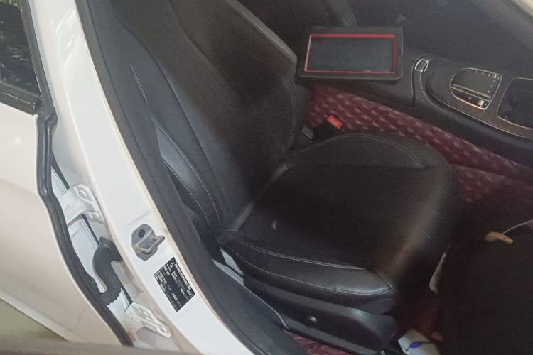 Used Mercedes-Benz E-Class 2019 E 260 Sport Edition Right Front Seat