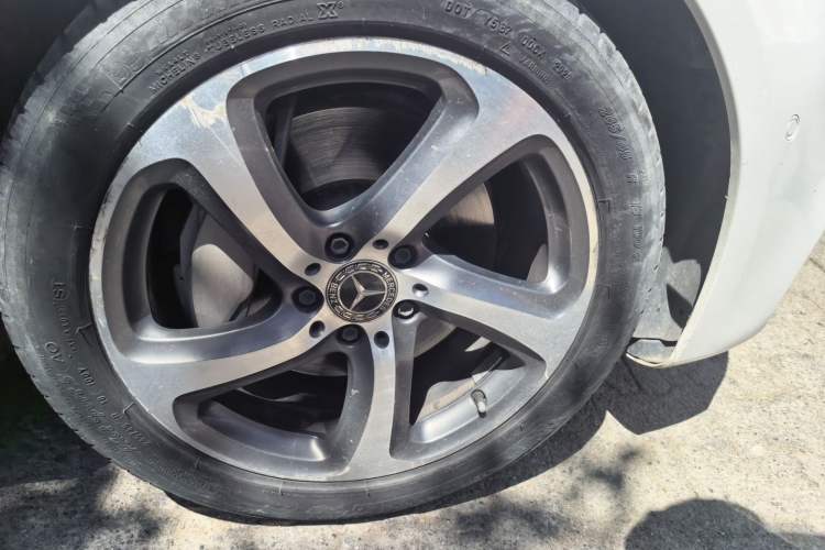 Used Mercedes-Benz E-Class 2019 E 300 L Sport Luxury Edition Right Front Wheel Hub
