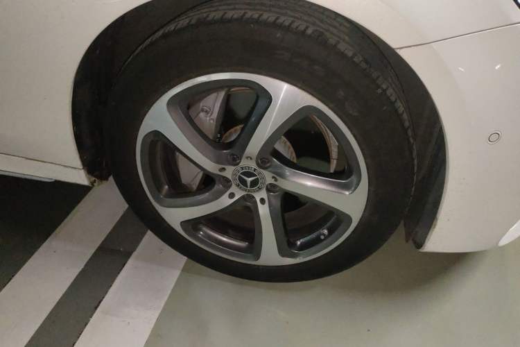 Used Mercedes-Benz E-Class 2019 Restyled E 300 L Sporty and Stylish Edition Right Front Wheel Hub