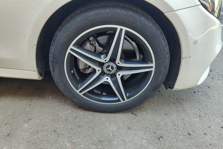 Used Mercedes-Benz E-Class  Right Front Wheel Hub