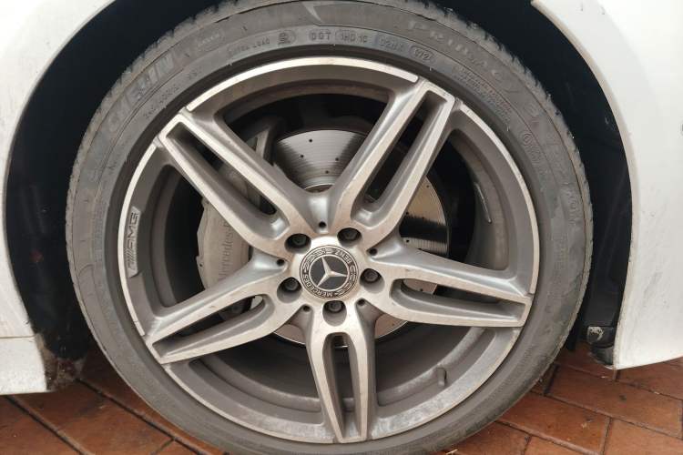 Used Mercedes-Benz E-Class 2019 E 200 Coupe Right Front Wheel Hub