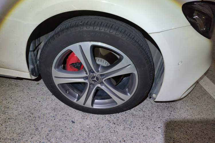 Used Mercedes-Benz E-Class 2019 E 200 L Sport Edition Right Front Wheel Hub