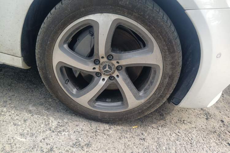 Used Mercedes-Benz E-Class 2019 E 300 L Sporty and Stylish Model Right Front Wheel Hub