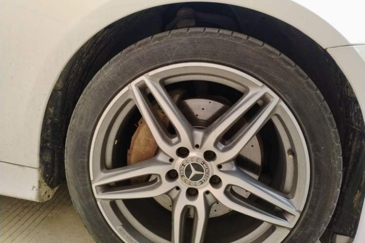 Used Mercedes-Benz E-Class 2019 E 200 Coupe Right Front Wheel Hub