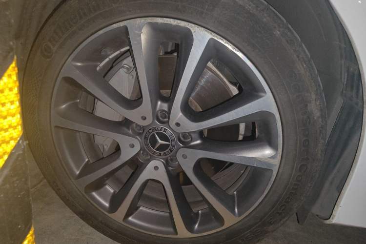 Used Mercedes-Benz E-Class 2019 E 300 L Luxury Model Right Front Wheel Hub