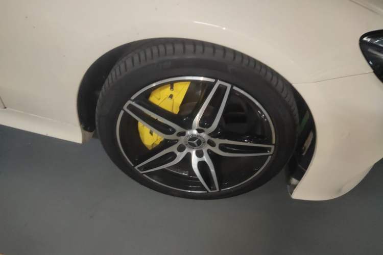 Used Mercedes-Benz E-Class 2019 E 300 Coupe Right Front Wheel Hub