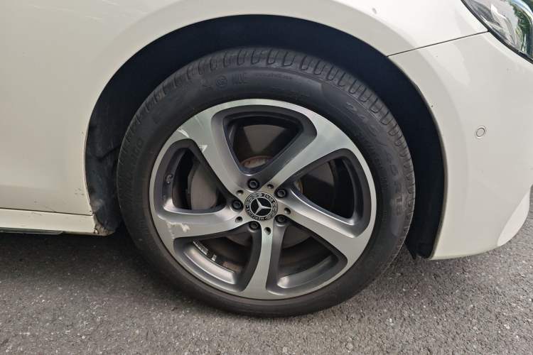 Used Mercedes-Benz E-Class 2019 E 300 L Sport Luxury Edition Right Front Wheel Hub