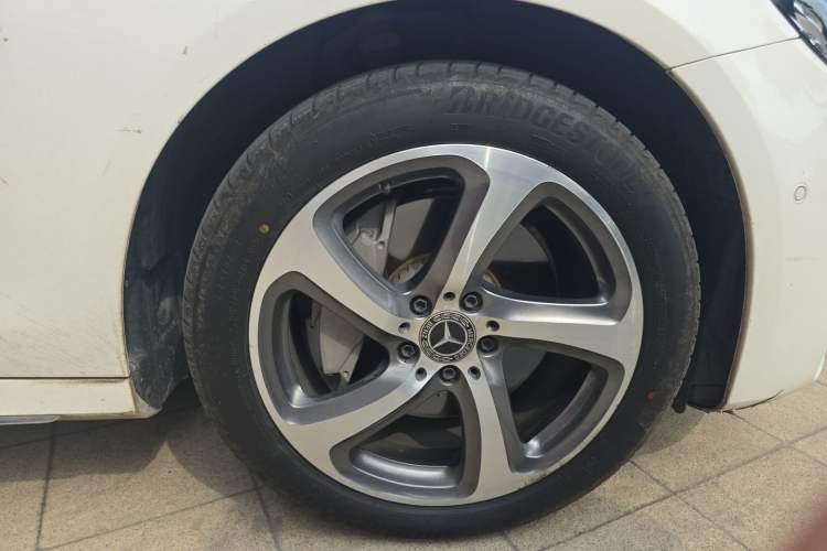 Used Mercedes-Benz E-Class 2019 Restyled E 300 L Sport Luxury Edition Right Front Wheel Hub