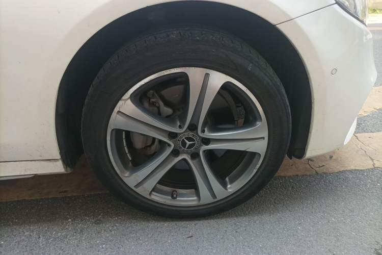 Used Mercedes-Benz E-Class 2019 E 260 L Sport Edition Right Front Wheel Hub