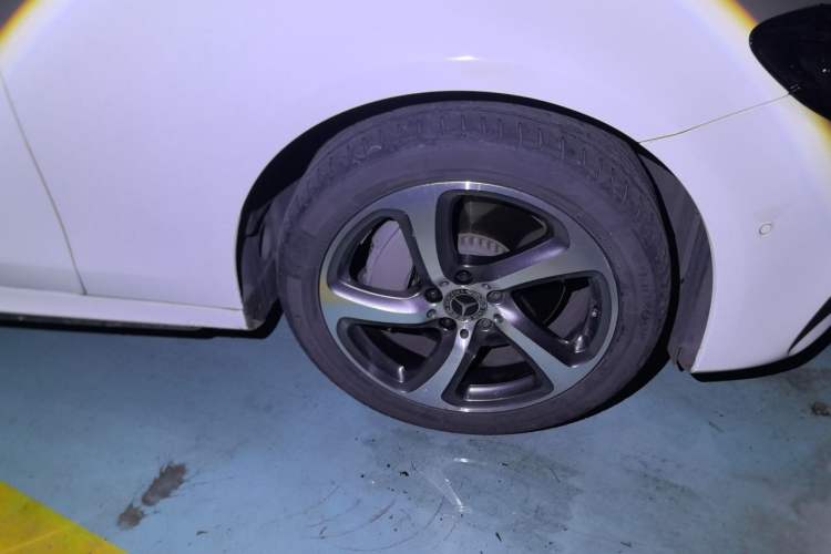 Used Mercedes-Benz E-Class 2019 E 300 L Sporty and Stylish Model Right Front Wheel Hub