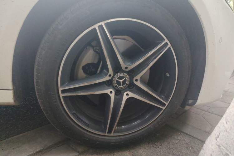 Used Mercedes-Benz E-Class 2019 E 260 Sport Edition Right Front Wheel Hub