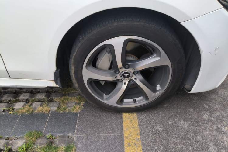 Used Mercedes-Benz E-Class 2019 E 300 L Sporty and Stylish Model Right Front Wheel Hub
