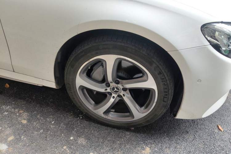 Used Mercedes-Benz E-Class 2019 Restyled E 300 L Sport Luxury Edition Right Front Wheel Hub