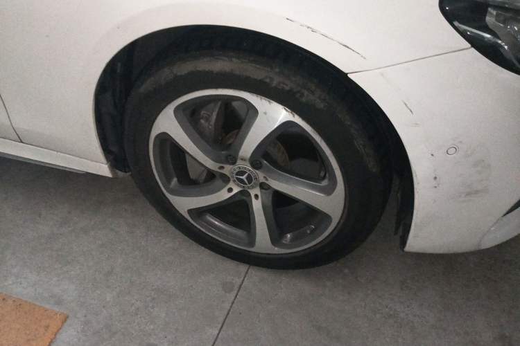 Used Mercedes-Benz E-Class 2019 Restyled E 300 L Sporty and Stylish Edition Right Front Wheel Hub